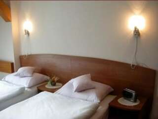 Отель Hotel Sukiennice Хойнице Двухместный номер с 2 отдельными кроватями-7